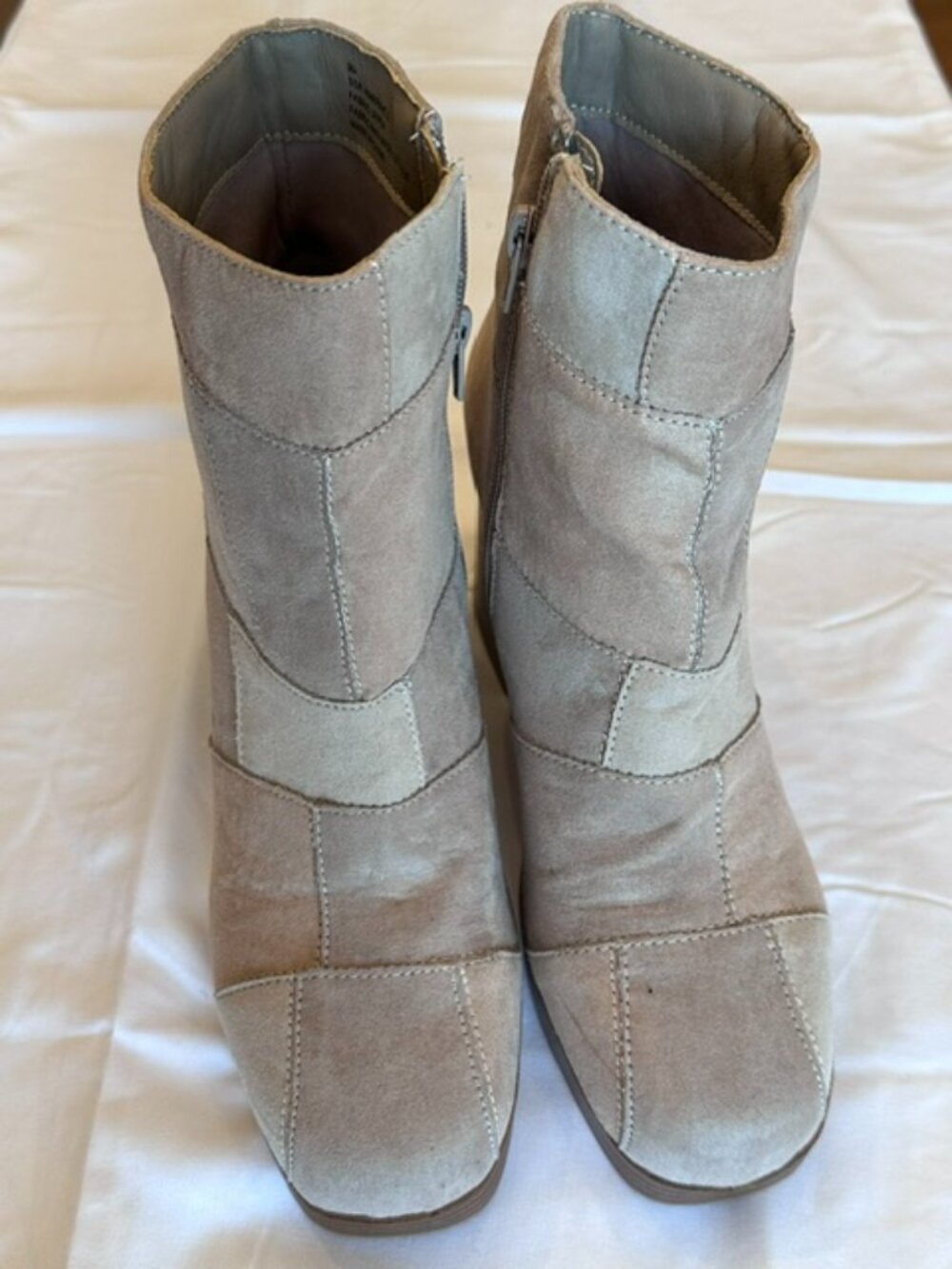 Sugar Warrant 2 Women's Ankle Boots Size 9 Beige Faux Suede Block Heel NWT